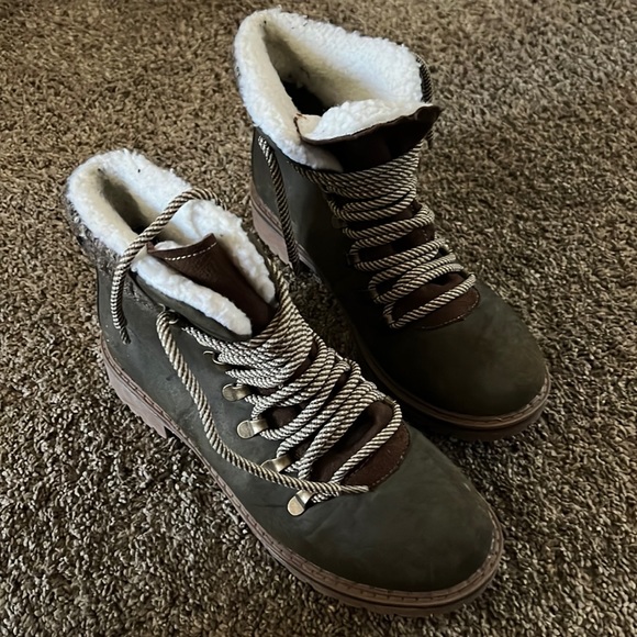 Hunter green 🥾  boots !! - Picture 1 of 8